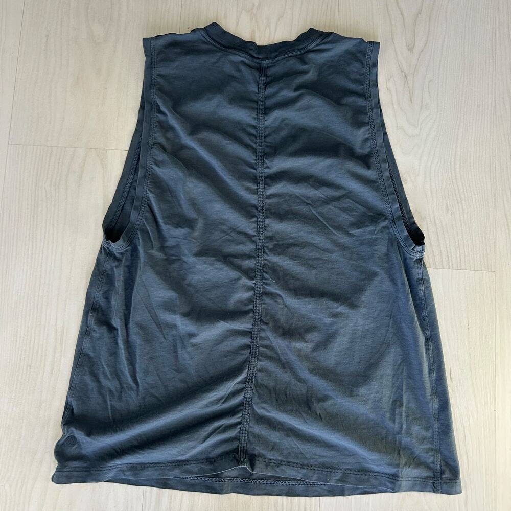 Lululemon Navy Blue Muscle Tank Top Flowy Lightweight Size 8 - Picture 5 of 5